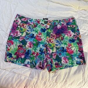 SOLD 22W/2X Land's End Floral Chino Style Shorts With Pockets